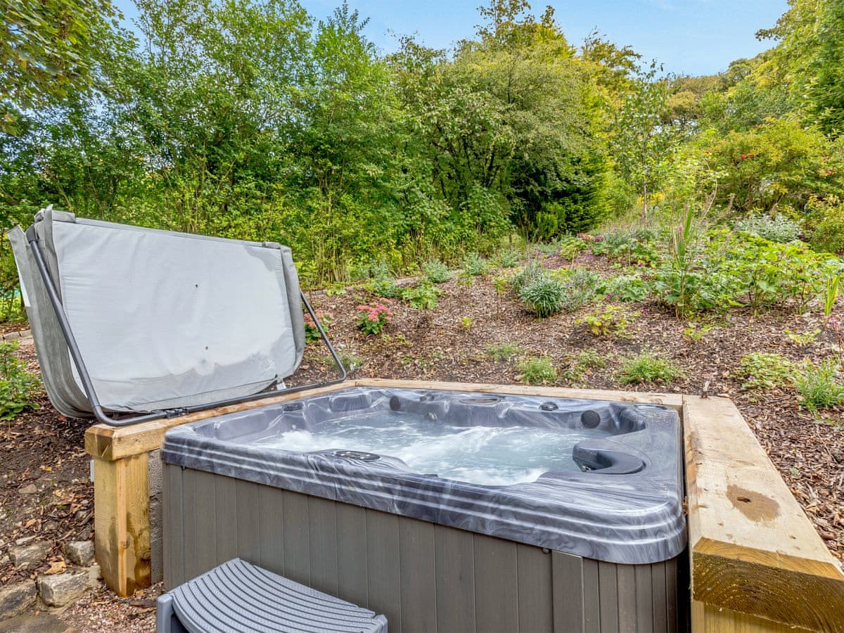 Gadley Cottage Hot Tub